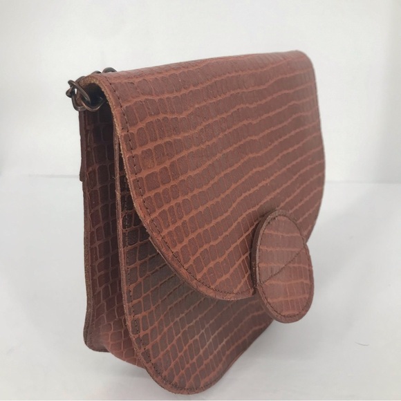 Leather Vintage Handbag with Modern Crossbody Chain - Picture 15 of 15